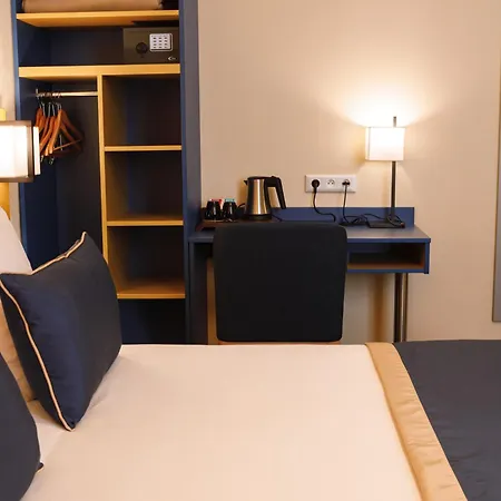 Hotel Des Remparts Perrache 3*